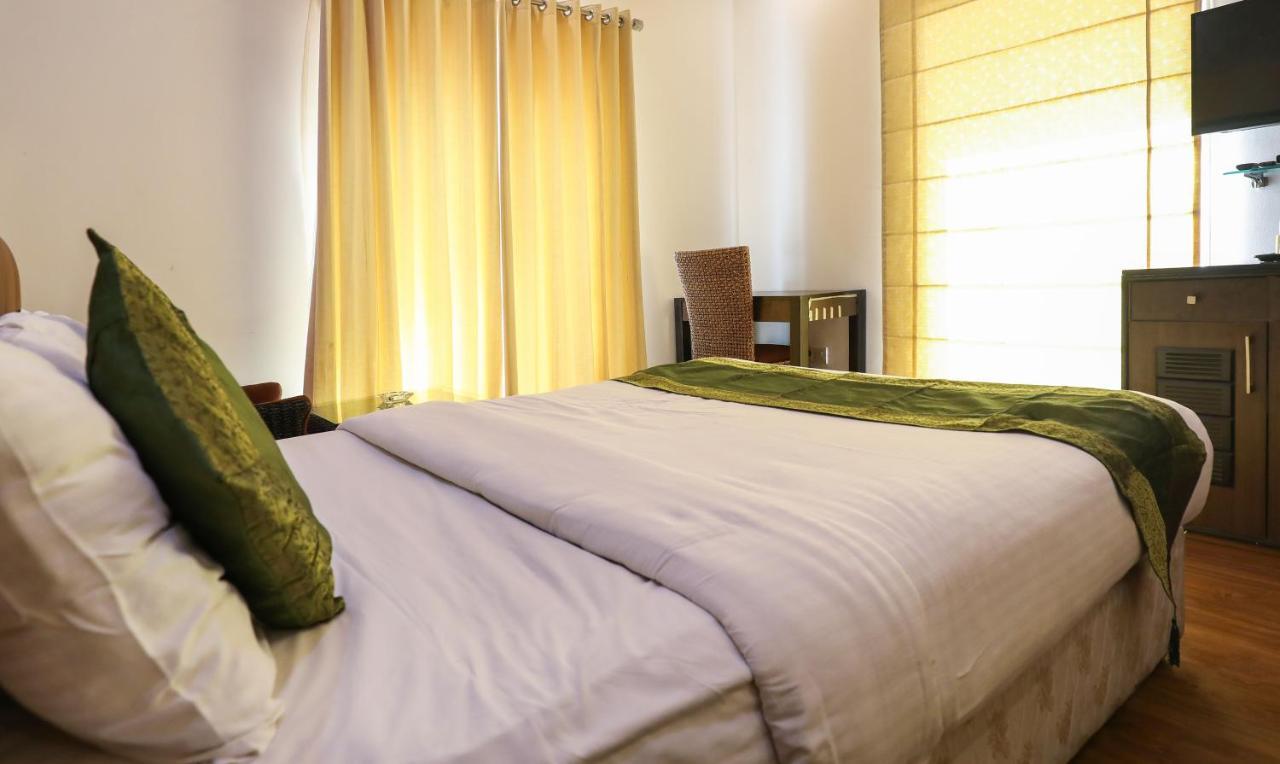 Treebo Trend White Mg Hotel Bangalore Luaran gambar