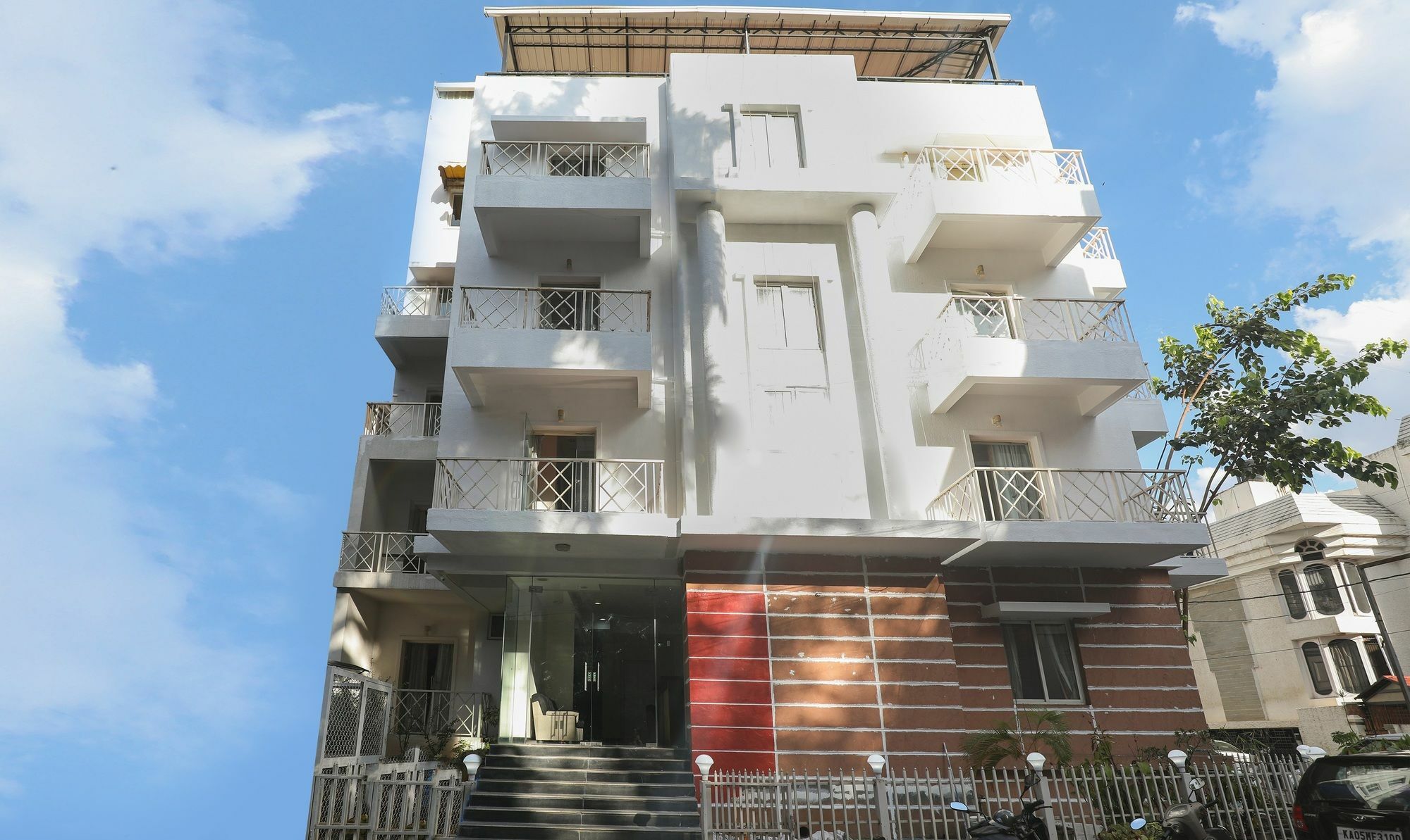 Treebo Trend White Mg Hotel Bangalore Luaran gambar